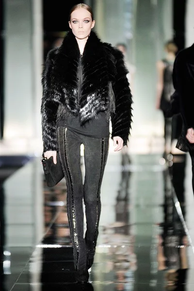 Look 25